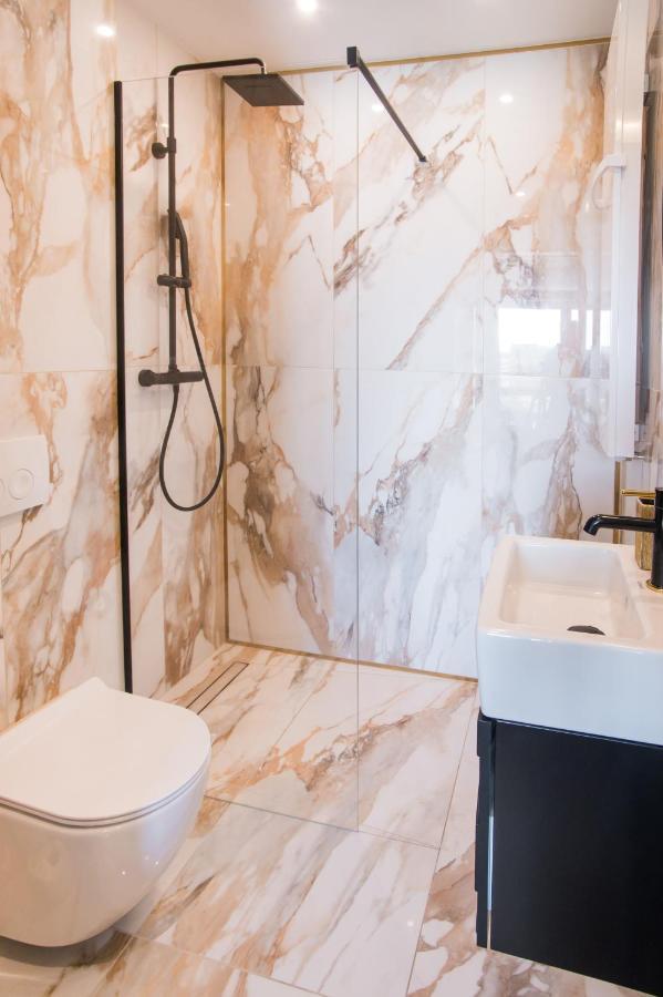 Luksusowy Penthouse Z Jacuzzi I Widokiem Na Morze Appartement Gdynia Buitenkant foto